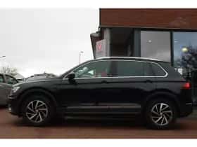 Volkswagen Tiguan (2017) thumbnail 2
