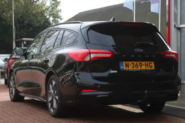 Ford Focus (2021) thumbnail 3