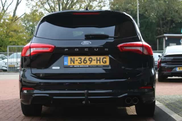 Ford Focus (2021) thumbnail 4