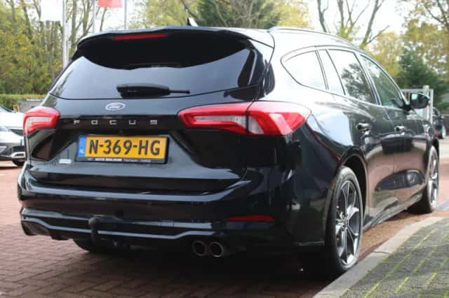 Ford Focus (2021) thumbnail 5