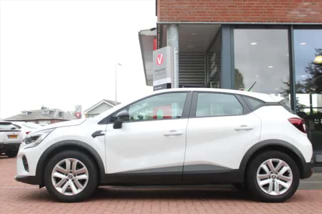 Renault Captur (2022) thumbnail 2