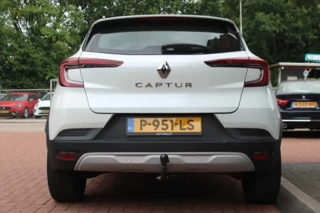 Renault Captur (2022) thumbnail 4