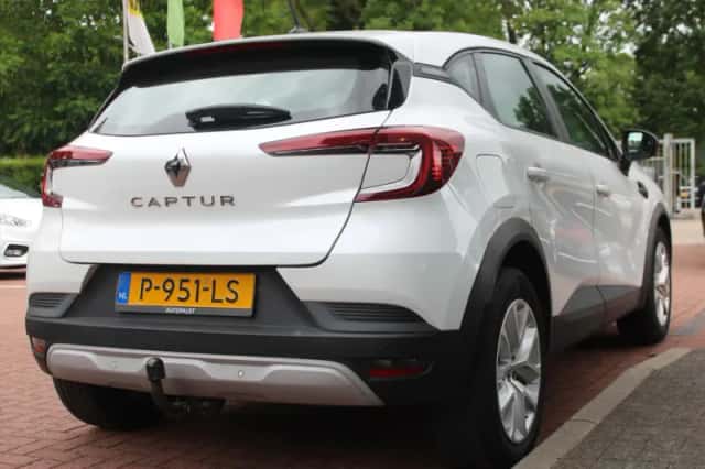 Renault Captur (2022) thumbnail 5