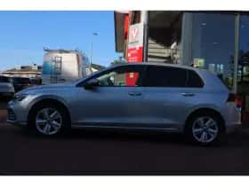 Volkswagen Golf (2022) thumbnail 2