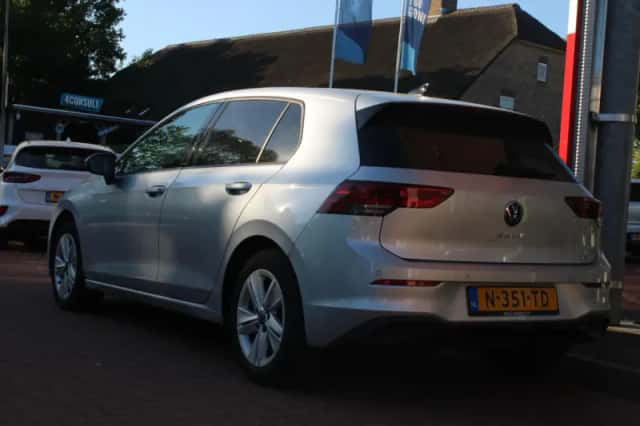 Volkswagen Golf (2022) thumbnail 3