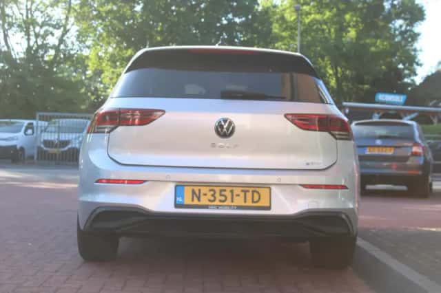 Volkswagen Golf (2022) thumbnail 4