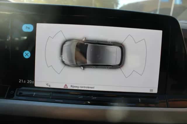 Volkswagen Golf (2022) thumbnail 10