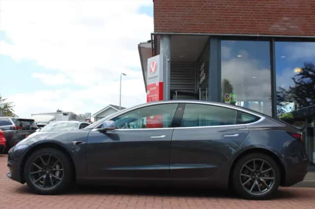 Tesla Model 3 (2019) thumbnail 2