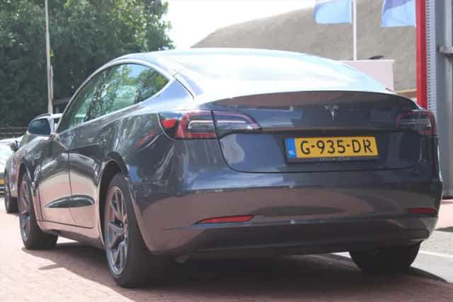 Tesla Model 3 (2019) thumbnail 3
