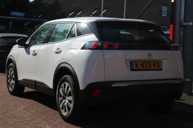 Peugeot 2008 (2021) thumbnail 3