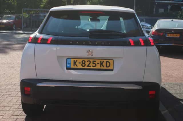 Peugeot 2008 (2021) thumbnail 4
