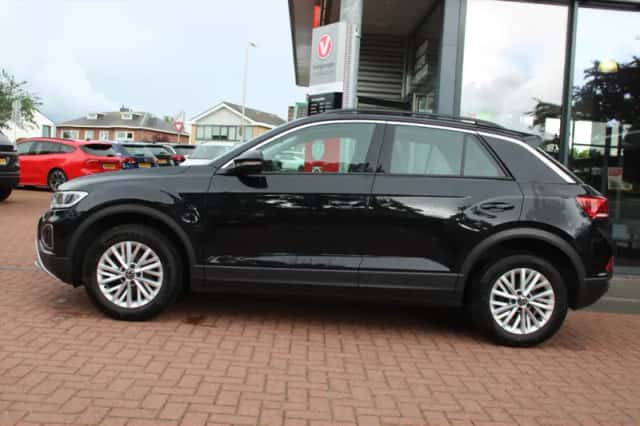 Volkswagen T-Roc (2023) thumbnail 2