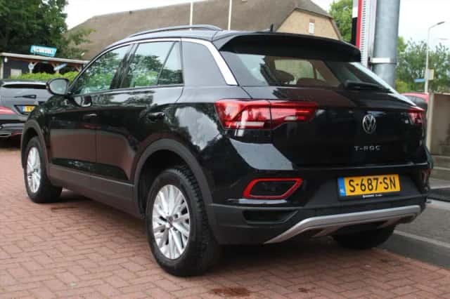 Volkswagen T-Roc (2023) thumbnail 3