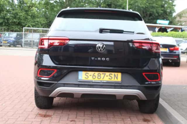Volkswagen T-Roc (2023) thumbnail 4