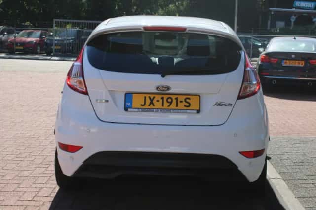 Ford Fiesta (2016) thumbnail 4