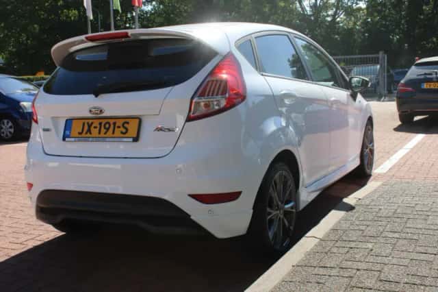 Ford Fiesta (2016) thumbnail 5