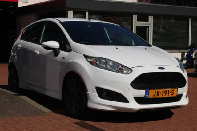 Ford Fiesta (2016) thumbnail 6