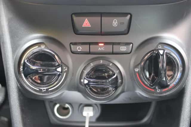 Peugeot 208 (2019) thumbnail 13
