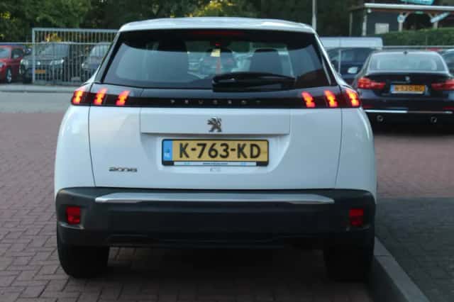 Peugeot 2008 (2021) thumbnail 4