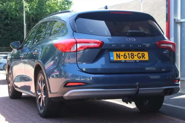 Ford Focus (2021) thumbnail 3