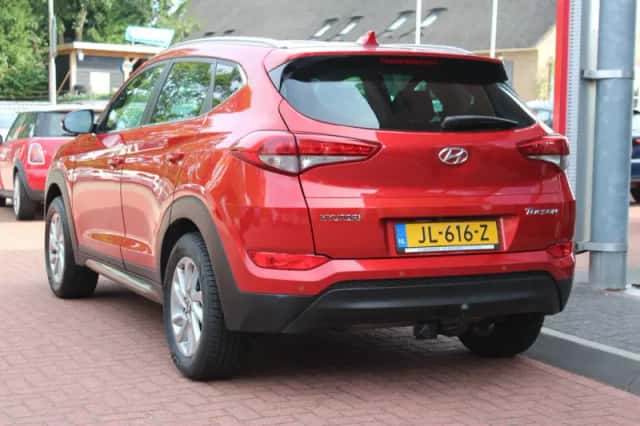 Hyundai Tucson (2016) thumbnail 3