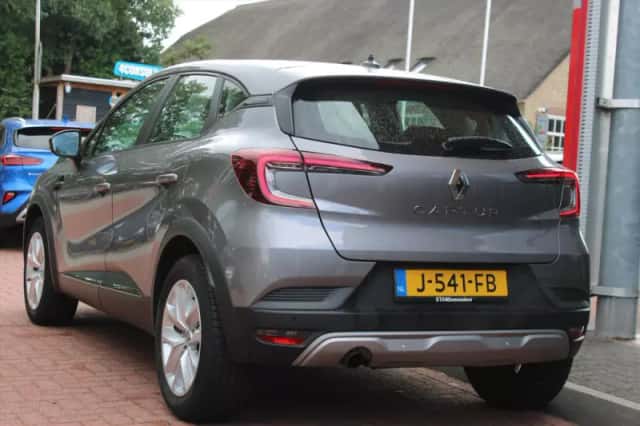 Renault Captur (2020) thumbnail 3