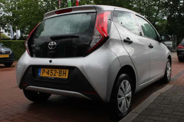 Toyota Aygo (2022) thumbnail 5