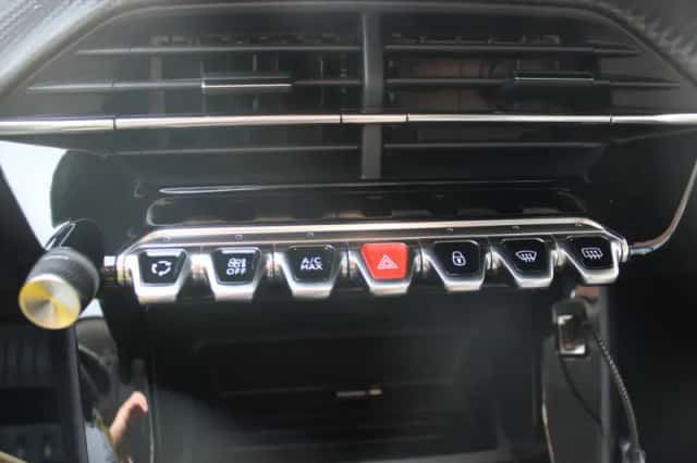 Peugeot 2008 (2020) thumbnail 11