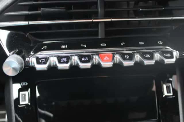 Peugeot 2008 (2021) thumbnail 13