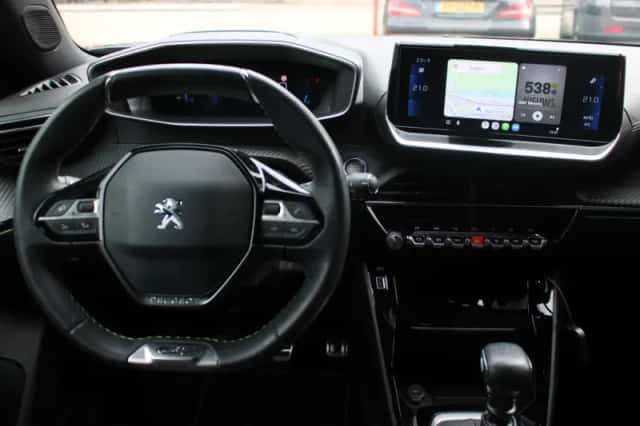 Peugeot 2008 (2021) thumbnail 7