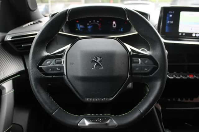 Peugeot 2008 (2021) thumbnail 8