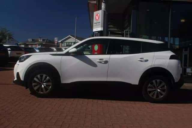 Peugeot 2008 (2021) thumbnail 2