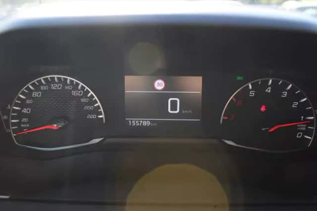 Peugeot 2008 (2021) thumbnail 12