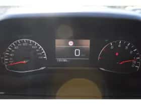 Peugeot 2008 (2021) thumbnail 12