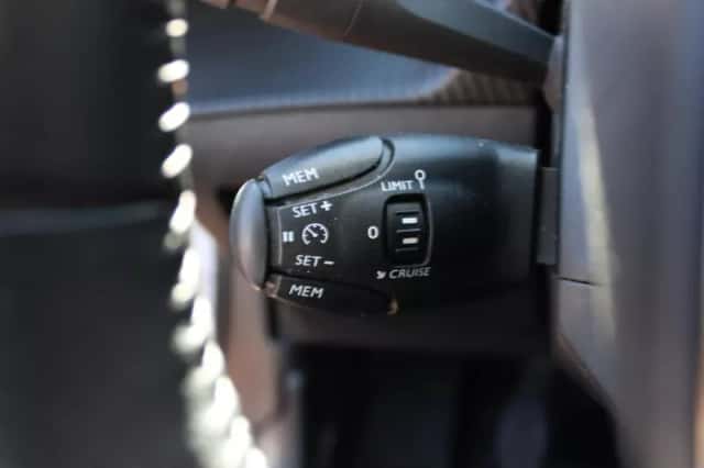 Peugeot 2008 (2021) thumbnail 14