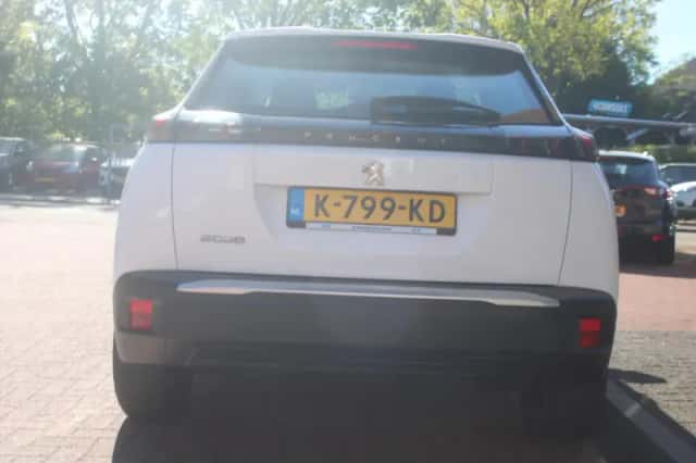 Peugeot 2008 (2021) thumbnail 4