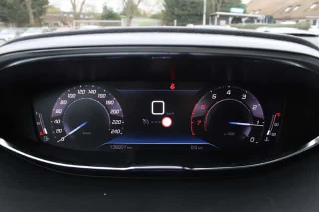 Peugeot 5008 (2021) thumbnail 11