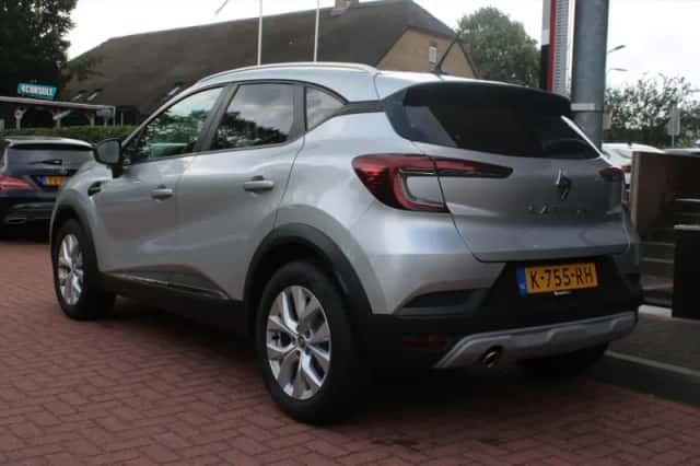 Renault Captur (2021) thumbnail 3