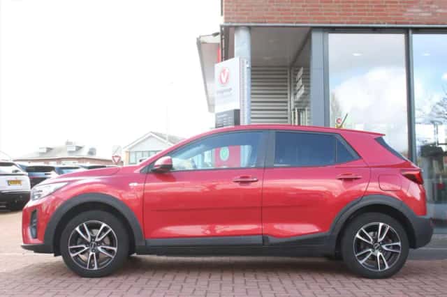 Kia Stonic (2019) thumbnail 2