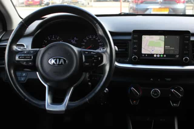 Kia Stonic (2019) thumbnail 7