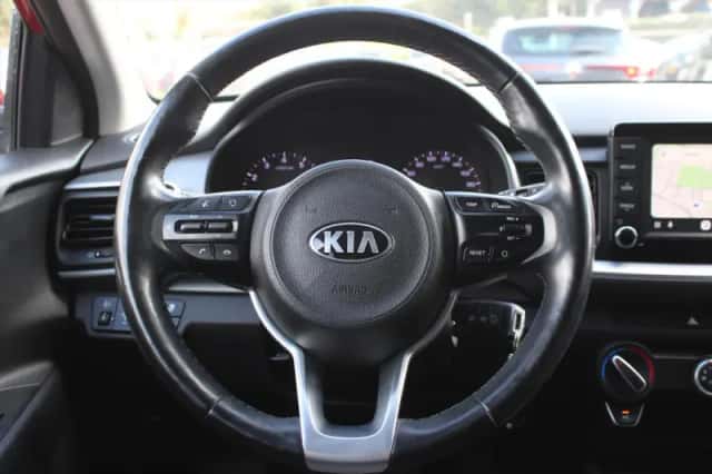 Kia Stonic (2019) thumbnail 8