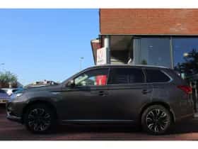 Mitsubishi Outlander thumbnail 2