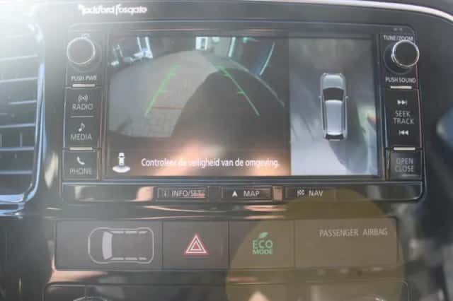 Mitsubishi Outlander (2017) thumbnail 11