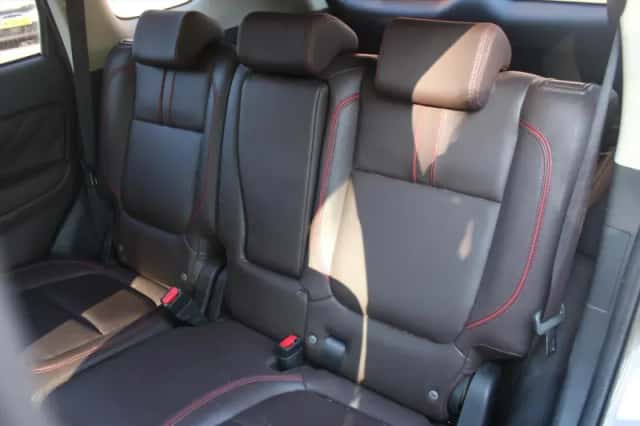 Mitsubishi Outlander (2017) thumbnail 16