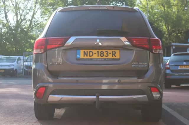 Mitsubishi Outlander (2017) thumbnail 4