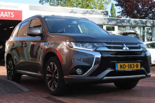 Mitsubishi Outlander (2017) thumbnail 6