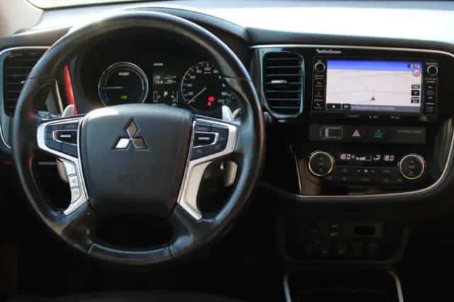 Mitsubishi Outlander (2017) thumbnail 7