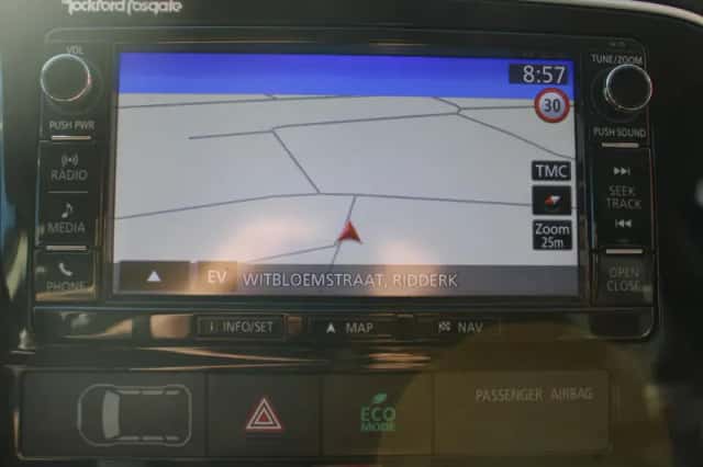 Mitsubishi Outlander (2017) thumbnail 10