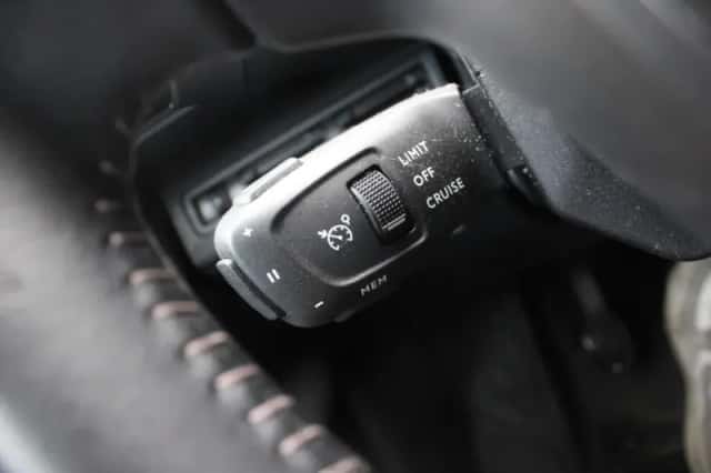 Peugeot 3008 (2021) thumbnail 13