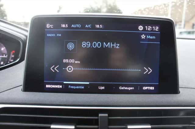Peugeot 3008 (2021) thumbnail 8